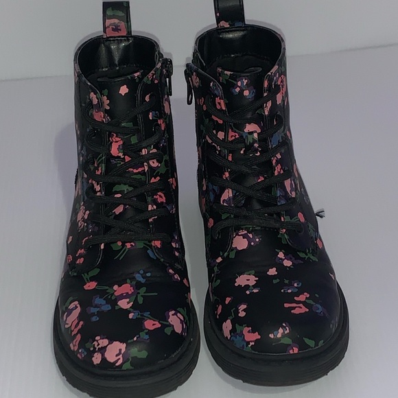 Art Class Black Flower Boots - Picture 2 of 4